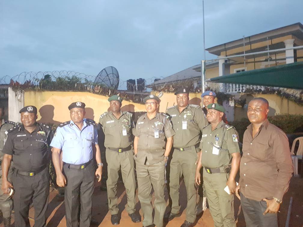 Lakanu (4th from right) with the state commissioner of police, Anthony Ogbizi Michael, (2nd left), DCP Edward Awolowo Ajogun (left) and other officers at the deserted palace.