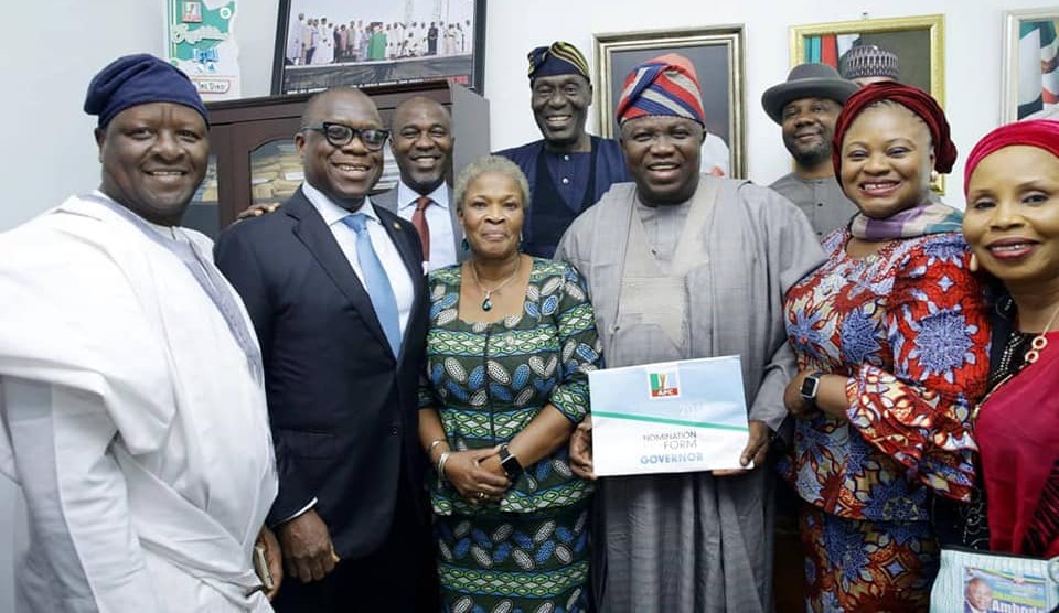 Ambode, surrounded by party stalwarts, happily displays his form.