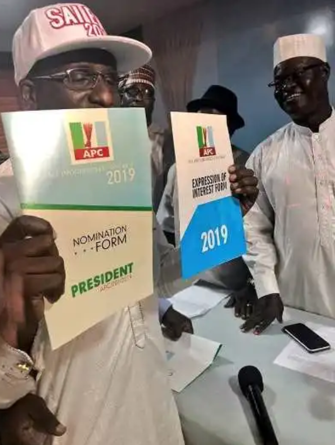 Members of the group displaying the nomination and expression of interest forms it purchased on behalf of President Muhammadu Buhari today, in Abuja