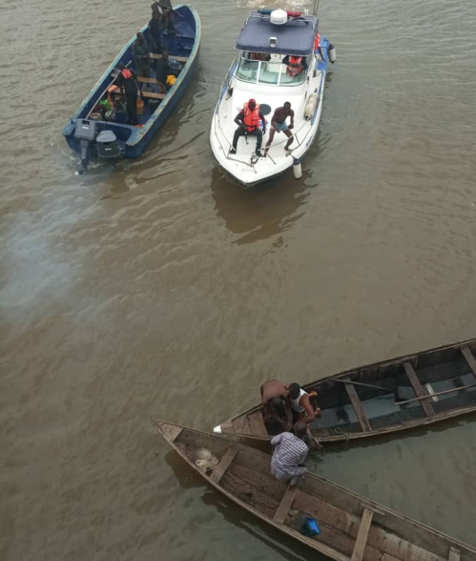 The corpse of the unidentified victim being fished out of the Lagos lagoon