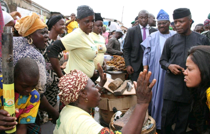 From left: Oyo State Governor, Senator Abiola Ajimobi; Vice President Yemi Osinbajo and Nollywood Actress/Trader Moni Ambassador, Ms. Toyin Abraham during their visit to Oje Market, Ibadan, to assess the progress of Federal Government's TraderMoni scheme for traders, in Ibadan