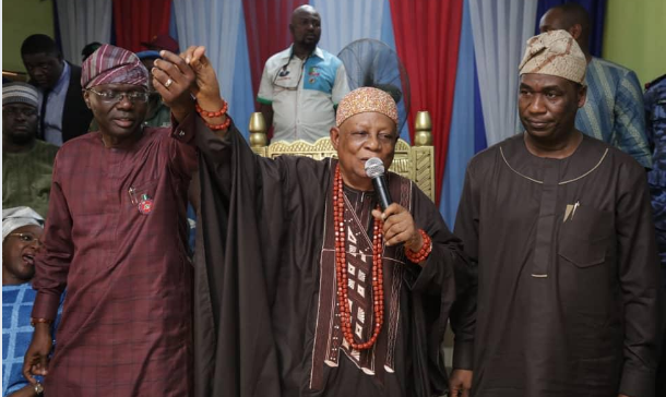 Mr. Babajide Sanwo-Olu, APC Governorship candidate in Lagos State, Onijanikin of Ijanikin land, Oba Mohammed Ashafa and Dr. Obafemi Hamzat during consultation visit to the palace