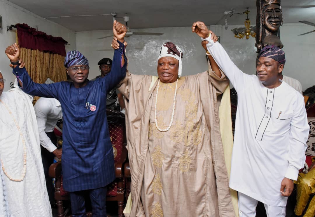 Osolo of Isolo, Oba. Kabiru Adelaja Agbabiaka (middle); flanked by Lagos State APC Governorship Candidate, Mr. Babajide Olusola Sanwo-Olu (left) and his Deputy Governorship Candidate,, Dr. Kadir Obafemi Hamzat, durng the fomal endorsement of Mr. Sanwo-Olu and his Deputy, by the Obas and Chiefs of Aworis division, at the Palace of Isolo, in Isolo, Lagos