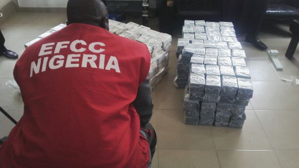 EFCC arrests man at Kano airport with $207,000