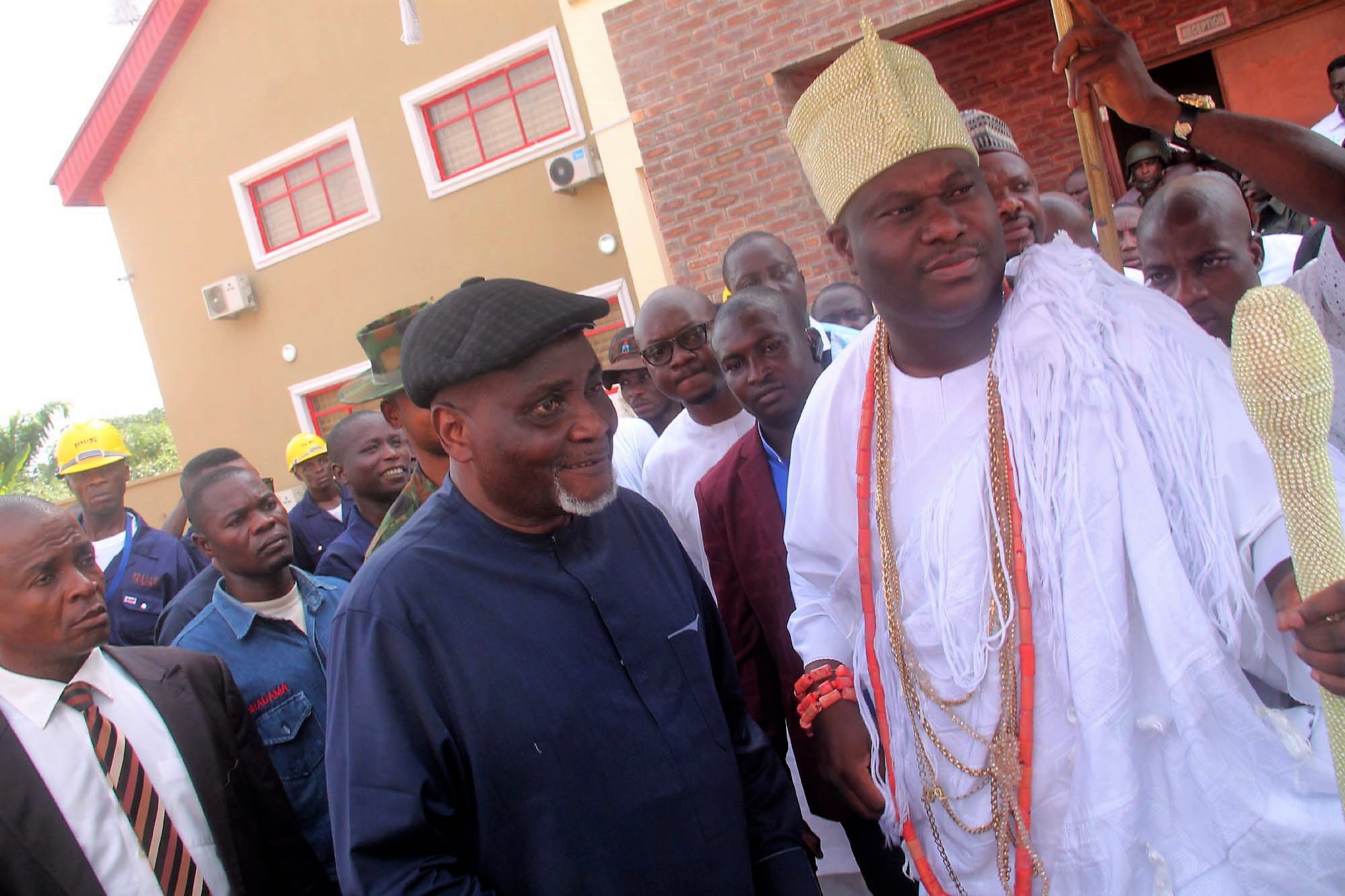 Prof Charles Dokubo, SA to the President on Niger Delta and coordinator Amnesty programme and OBA OGUNWUSI ADEYEYE OJAJA II, OONI OF ILE-IFE, during the commissioning of the Amnesty programme’s VOCATIONAL TRAINING CENTRE, Agadagba-Obon, Ese-Odo local government area of Ondo State, held on Friday, 18, January, 2019.