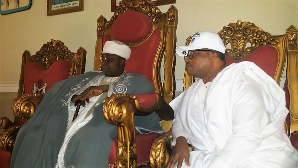 Emir of Tsaragi Alhaji Aliyu Abdullahi with the Accord Party Governorship candidate, Prince Ayorinde Adedoyin during a courtesy visit to the monarch during campaign tour