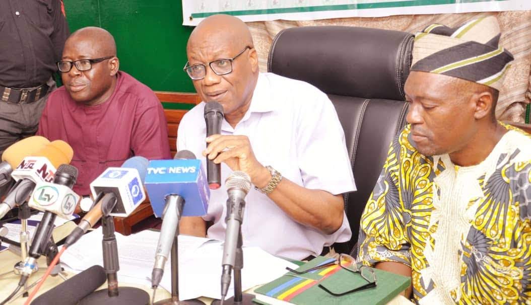 Olumekun speaking at the NUJ secretariat with the Lagos Council Chairman Dr Qasim Akinreti, left, paying rapt attention