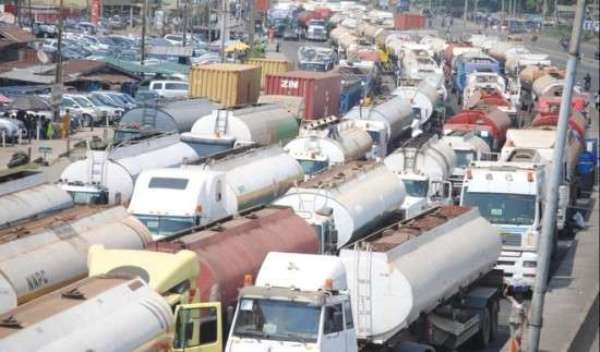 Apapa Wharf Road gridlock caused by trailers