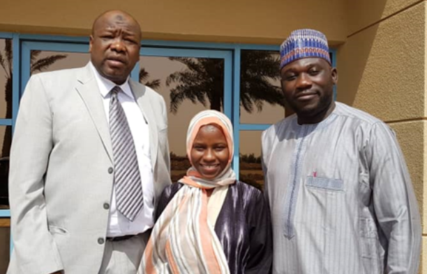 Zainab with Nigerian officials in Saudi Arabia after she was released.