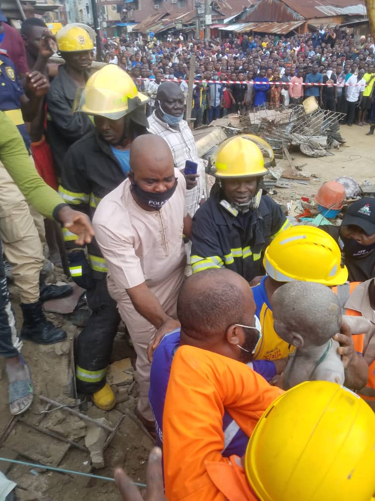 Casualties As Lagos Building Collapses After Midnight - Newsmakers