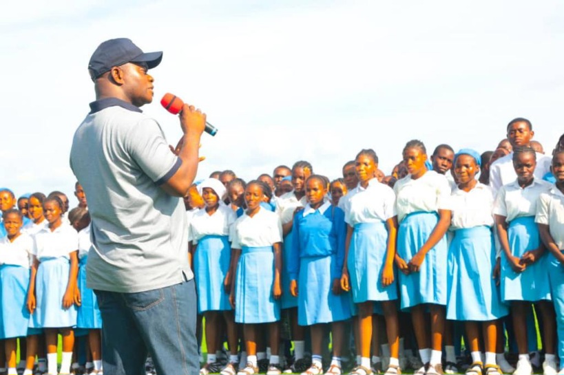 Governor Yahaya Bello pays students' waec fees