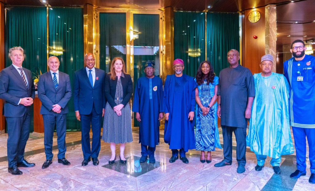 Fifth and 4th from Left: President Bola Tinubu and Ms. Zoe Yujnovich with the Shell Group and Presidential Team.