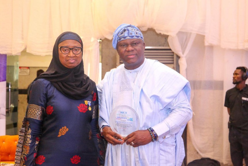 Hajia Queensley Sofurat Seghosime FCA, 2nd Deputy Vice President and Coordinating Director, Federal Inland Revenue Service (Retired) with Otunba Tobi Abiola FCA at ICAN's award ceremony in Ibadan. 
